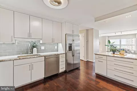 Kitchen - 205 E Joppa Rd #2009, Towson, MD 21286 photo 4 of 4
