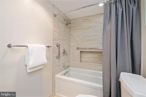 Bath - 205 E Joppa Rd #2009, Towson, MD 21286 photo 4 of 4