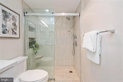 Bath - 205 E Joppa Rd #2009, Towson, MD 21286 photo 1 of 4