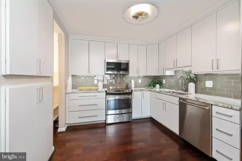 Kitchen - 205 E Joppa Rd #2009, Towson, MD 21286 photo 3 of 4