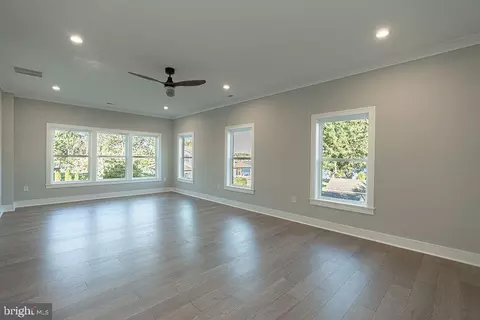 Living - 1105 Chester Rd, Middle River, MD 21220 photo 5 of 6