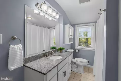 Bath - 1149 Linden Ave, Halethorpe, MD 21227 photo 2 of 3