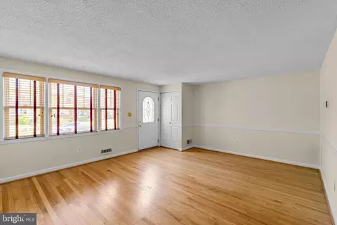 Living - 1149 Linden Ave, Halethorpe, MD 21227 photo 3 of 4