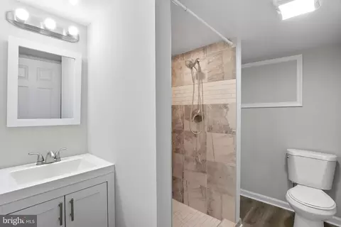 Bath - 4711 Forest View Ave, Baltimore, MD 21206 photo 2 of 4