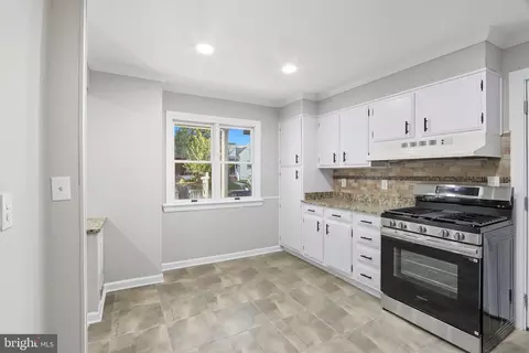 Entry Way - 4711 Forest View Ave, Baltimore, MD 21206 photo 2 of 7