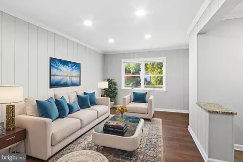 Living - 4711 Forest View Ave, Baltimore, MD 21206 photo 4 of 5