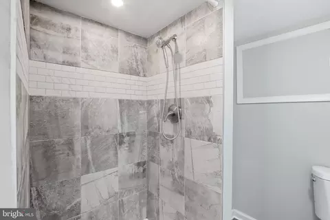 Bath - 4711 Forest View Ave, Baltimore, MD 21206 photo 3 of 4