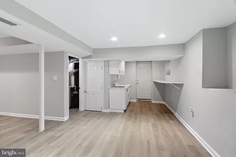 Entry Way - 4711 Forest View Ave, Baltimore, MD 21206 photo 7 of 7