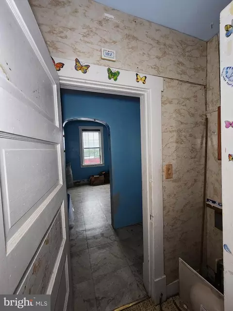 Entry Way - 1909 Hammonds Ferry Rd, Halethorpe, MD 21227 photo 14 of 22