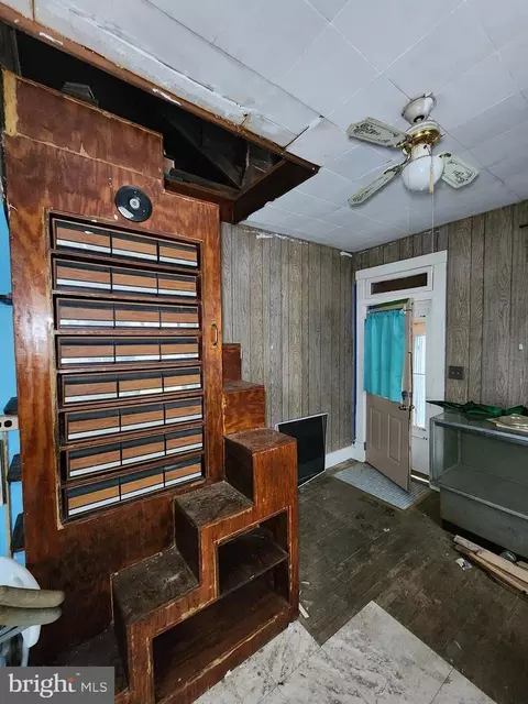 Entry Way - 1909 Hammonds Ferry Rd, Halethorpe, MD 21227 photo 5 of 22