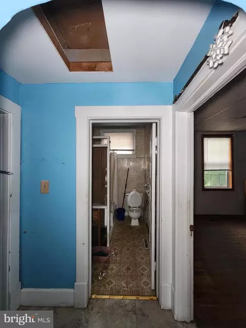 Entry Way - 1909 Hammonds Ferry Rd, Halethorpe, MD 21227 photo 12 of 22