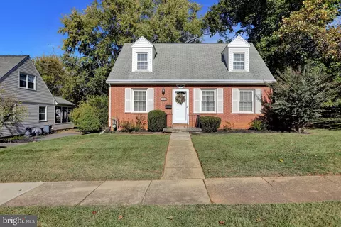 300 Sophia Ct, Pikesville, MD 21208