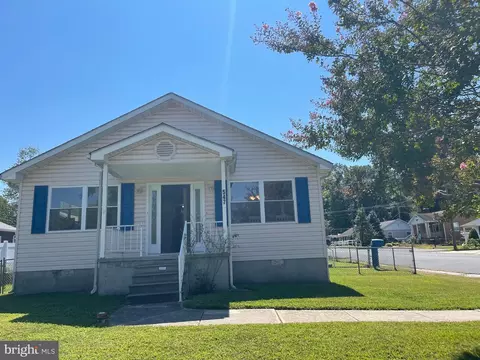 547 Compass Rd, Middle River, MD 21220