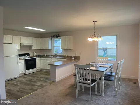 547 Compass Rd, Middle River, MD 21220 photo 2