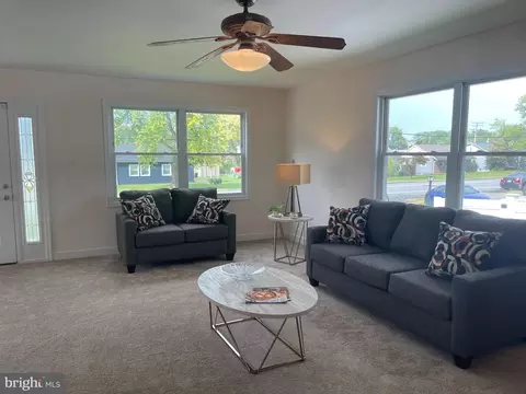 547 Compass Rd, Middle River, MD 21220 photo 3
