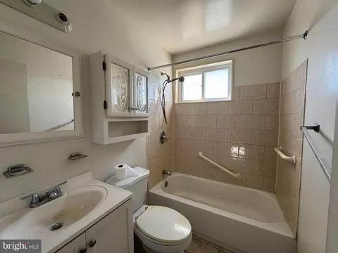 Bath - 904 Elton Ave, Baltimore, MD 21224 photo 1 of 1