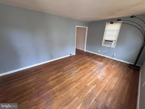 1705 Summit Ave, Halethorpe, MD 21227 photo 3