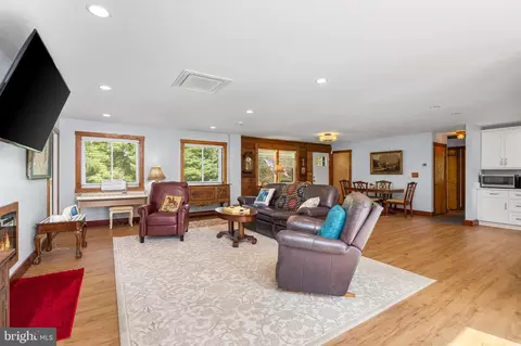 Living - 329 Everett Rd, Monkton, MD 21111 photo 1 of 1