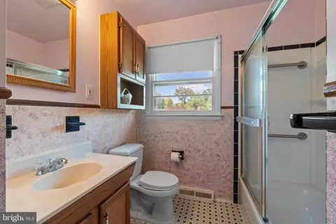 Bath - 5912 Daybreak Ter, Baltimore, MD 21206 photo 1 of 2