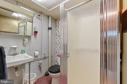 Bath - 5912 Daybreak Ter, Baltimore, MD 21206 photo 2 of 2