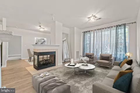 400 Symphony Cir #74B, Cockeysville, MD 21030