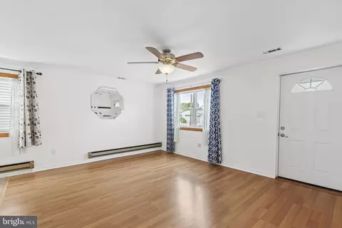 18 Right Wing Dr, Middle River, MD 21220 photo 2