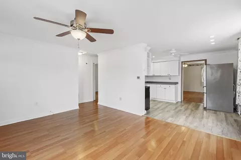 18 Right Wing Dr, Middle River, MD 21220 photo 4