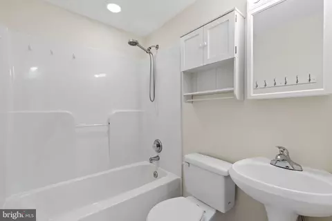 18 Right Wing Dr, Middle River, MD 21220 photo 16