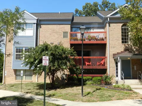 4 Banyan Wood Ct #202, Essex, MD 21221