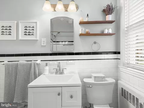 Bath - 33 Dunkirk Rd, Baltimore, MD 21212 photo 3 of 4