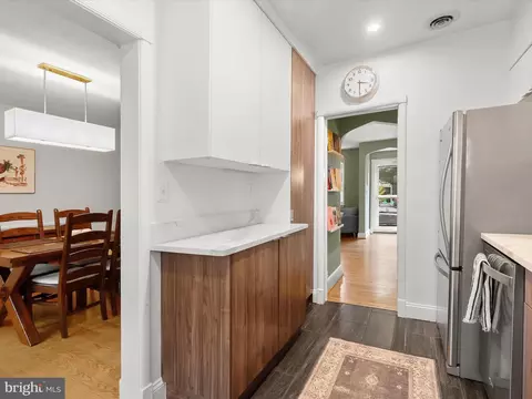 Entry Way - 33 Dunkirk Rd, Baltimore, MD 21212 photo 3 of 5