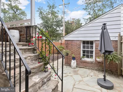 Exterior - 33 Dunkirk Rd, Baltimore, MD 21212 photo 3 of 8