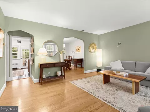 Living - 33 Dunkirk Rd, Baltimore, MD 21212 photo 1 of 2