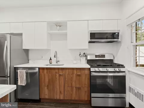 Kitchen - 33 Dunkirk Rd, Baltimore, MD 21212 photo 2 of 3