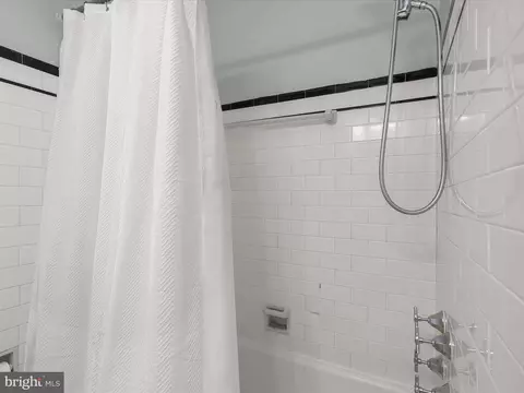 Bath - 33 Dunkirk Rd, Baltimore, MD 21212 photo 2 of 4