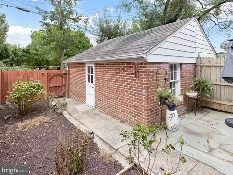 Exterior - 33 Dunkirk Rd, Baltimore, MD 21212 photo 4 of 8