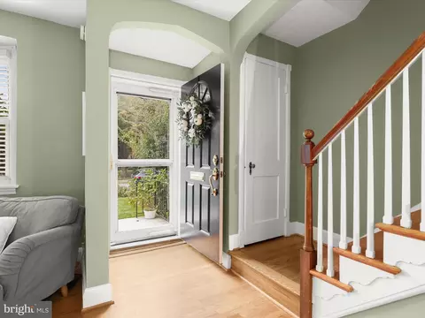 Entry Way - 33 Dunkirk Rd, Baltimore, MD 21212 photo 1 of 5