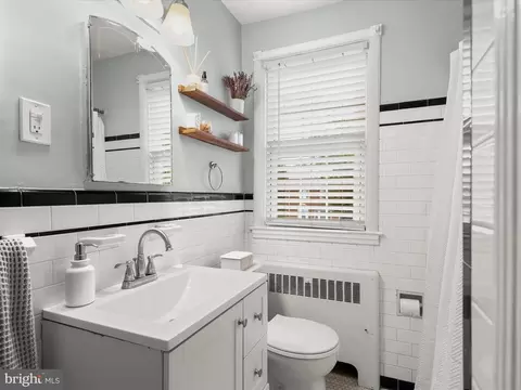 Bath - 33 Dunkirk Rd, Baltimore, MD 21212 photo 1 of 4