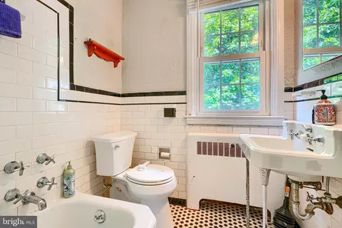 Bath - 305 Regester Ave, Baltimore, MD 21212 photo 3 of 4