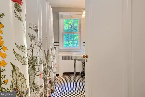 Bath - 305 Regester Ave, Baltimore, MD 21212 photo 2 of 4