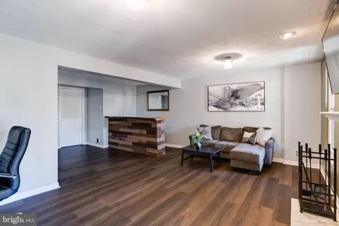 Living - 16 Sandview Ct, Baltimore, MD 21209 photo 3 of 3