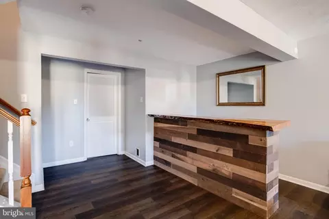 Entry Way - 16 Sandview Ct, Baltimore, MD 21209 photo 3 of 3