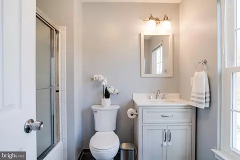 Bath - 16 Sandview Ct, Baltimore, MD 21209 photo 1 of 6