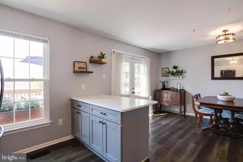 Kitchen - 16 Sandview Ct, Baltimore, MD 21209 photo 5 of 6