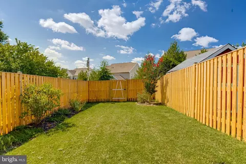Exterior - 16 Sandview Ct, Baltimore, MD 21209 photo 4 of 11