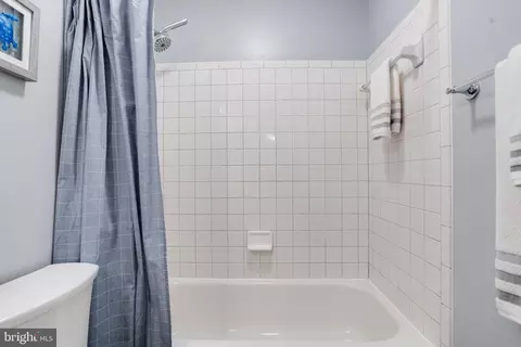 Bath - 16 Sandview Ct, Baltimore, MD 21209 photo 5 of 6