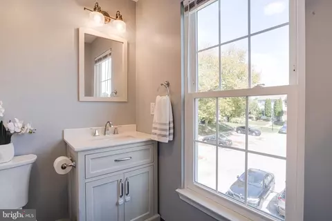 Bath - 16 Sandview Ct, Baltimore, MD 21209 photo 2 of 6