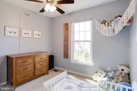 Bedroom - 16 Sandview Ct, Baltimore, MD 21209 photo 8 of 11