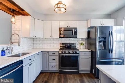 Kitchen - 16 Sandview Ct, Baltimore, MD 21209 photo 4 of 6