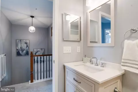 Bath - 16 Sandview Ct, Baltimore, MD 21209 photo 6 of 6